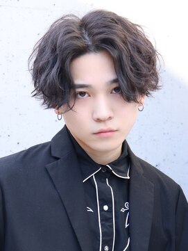 ネイビー(NAVY) ウェーブパーマ 柔らか質感 束感 センターパート