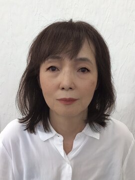 サロンド アニー あけぼの店 ミディアム　ウルフ　外はねスタイル