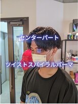 コワファーストナガサキシャンプーボーイ(COIFF1RST NAGASAKI SHAMPOO BOY)&nbsp;センターパート×ツイストスパイラルパーマ