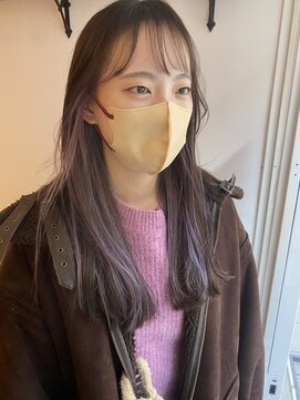 ユイル(Uil) 小顔前髪顔周りレイヤー× インナーカラー デザインカラー