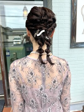 ハノン(Hanon) 個性派ツインアレンジ / お呼ばれヘア