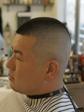 バズカット　坊主　スキンフェード