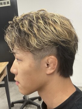 フイ 新宿3丁目(Hui) フェザーパーマ/グレーブルーカラー/刈り上げショートパンク