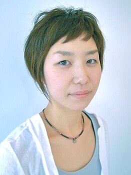 大人女性から支持されている"花"。ミリ単位でこだわるカット・上品な色味が叶うカラーで魅力を引き出す♪