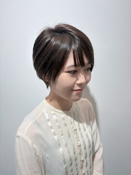 オトモリッティ(OTOMO litty) 丸みショート×カーキ