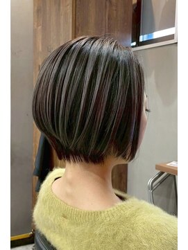 レプリカ 戸塚(Replica) 前下がりショートボブ×ハイライト