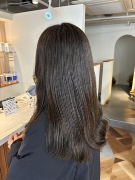 ラナ(LANA) オリーブカラーとくせ毛×パーマスタイル