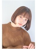 【オバマ】カットでまとまるショートボブに透け感ブラウンカラー