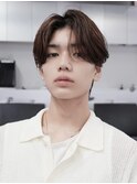 毛流れヘア金髪ナチュラルセンターパートツーブロック
