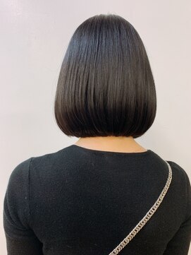 リト(re:to*) 収まり◎少し長めのツヤボブ[re:to能見台冨田幸平]