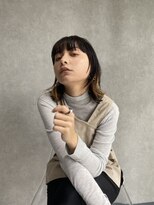 エルフィ(ELF=y)&nbsp;ちょっぴり個性的なミディアムウルフ