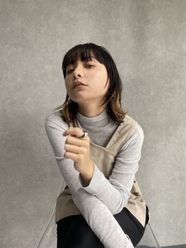 エルフィ(ELF=y) ちょっぴり個性的なミディアムウルフ