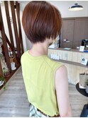 オレンジカラーのショートヘア
