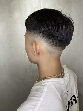 メンズユニットピーエムフォー(メンズUNIT PM4) 30代40代メンズ刈り上げフェードスタイルかき上げ短髪ワイルド