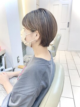 テトラ バイ ネオリーブ 横浜西口店(tetra by neolive) 女性らしさを残したショートヘア！丸みショート