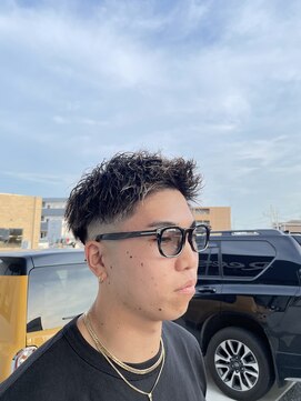 リーズ(Reese) フェード×ツイストパーマ×ハイライト