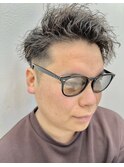 ツーブロック刈り上げツイストパーマアップバングメンズヘア