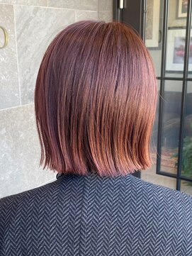 メゾン アヴァロ(Maison Avallo) 切りっぱなしの春色ピンクのボブ