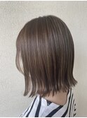 大人ハイライトグレージュボブ