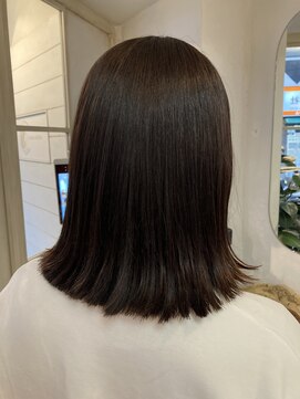 アミュレ(Amule) 髪質改善ストレート鎖骨レングス重めミディアム外ハネ仕上げ