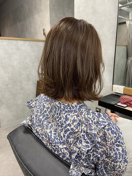 クラン 岡本(Chlan) 夏カラー ハイライトアッシュベージュ くびれボブ