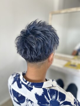 クオン(Kuon) ネイビー束感ショート×フェード