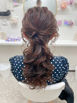 エム(m.) ローポニーテール