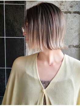 シュバルツ(schwarz)の写真/【阪急伊丹駅から徒歩3分】髪に優しい商材でダメージの発生を予防しながら艶のあるカラーリングに♪