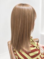 モザミ(MOZAMI)&nbsp;柔らかなツヤが映える大人の上品ベージュダブルカラー