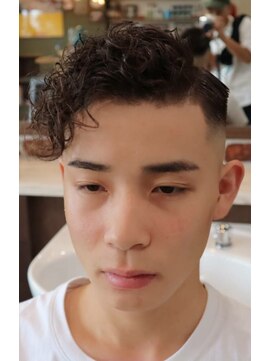 アクセプトザワールドバーバー(Accept the world barber) パーマ×スキンフェード