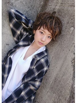 ミアロ 泉中央店(miaro) 【束感★ハイライトカラー×ベビーショート】