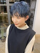 ユー(yew)&nbsp;ネイビーカラーのパーマショート