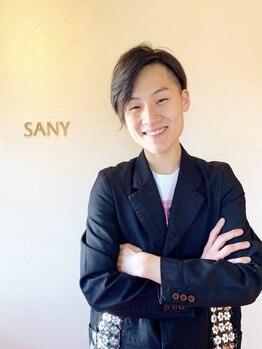 美容サニーの写真/ステップボーンカット講師も務める店長の巧みなカット技術が人気の秘訣！ショート・ボブはお任せください♪