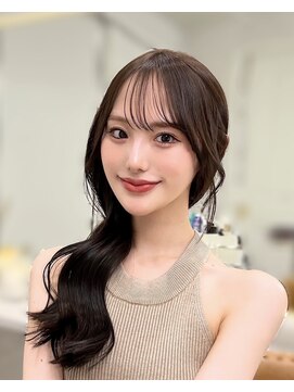 レイリー 原宿 表参道(Rayreee) 艶ロング×片寄せアレンジ×束感バング