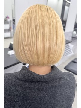 エゴル ナゴヤサカエ(ENGOL NAGOYA SAKAE) 新美蓮/ベージュ/ハイトーンボブ/ブロンド/抜きっぱなし