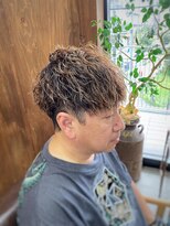コモレビ(komorebi)&nbsp;【山本智文】ハイトーンツイストスパイラルパーマ