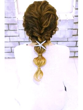 ナンバー エミライ 溝の口(N° emirai) 【EMIRAI】ゆる編みプリンセスヘア