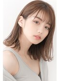 ミディアム×外ハネ切りっぱなし×小顔.