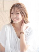ラベンダーアッシュカラー大人可愛い外ハネミディアムヘア♪