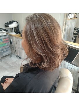 モイ(Moi) 白髪ぼかしハイライトカラー