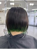 前下がりボブ、インナーカラーグリーンカラー