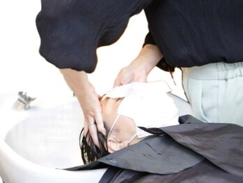 ゴッパヘアデザイン 実籾店(58GOPPA!hair design)の写真/頭皮と髪のケアはもちろん、日頃の疲れや髪の悩みも解決！癒しのヘッドスパで至福のひと時を☆