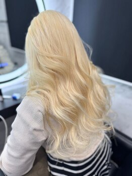 ブリーチ特有のパサつきを抑え、“クオリティの高いハイトーン” に徹底的にこだわる草加の美容室ロハス
