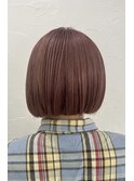 スモーキーピンクの前下がりボブ