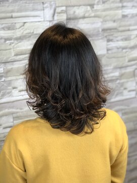サムサラ 飯山満店(Samsara) ミディアムパーマスタイル
