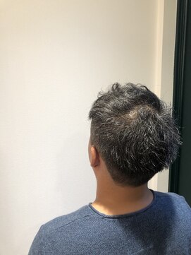 キー(KEY) 夏のメンズスタイル　無造作ヘア