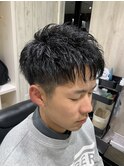 黒髪ツーブロックショートスタイル