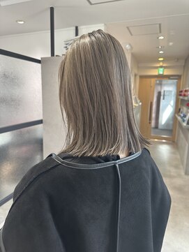 ヨーク(YOKE) YOKE 切りっぱなしボブ結べるボブ大人ボブホワイトグレージュ