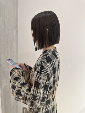 ヨーク(YOKE) YOKE 切りっぱなしボブぱつっとボブオリーブグレージュ赤みなし