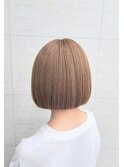ショートボブ×ミルクティーベージュ